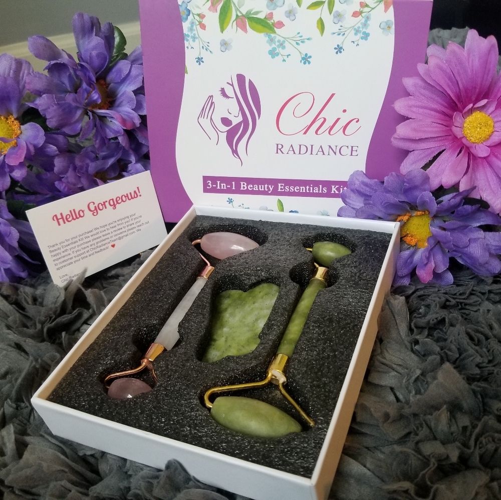 💕BEAUTY MUST HAVE💕 Jade & Rose Quartz Roller Kit